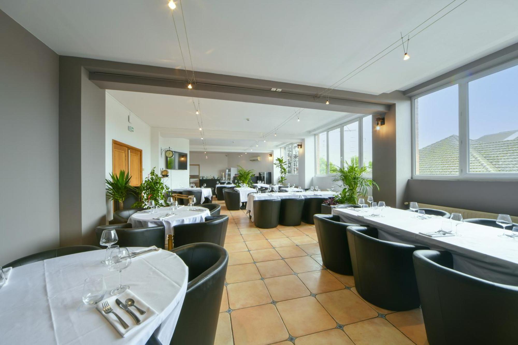 Enjoy Garden Hotel Виерзон Екстериор снимка