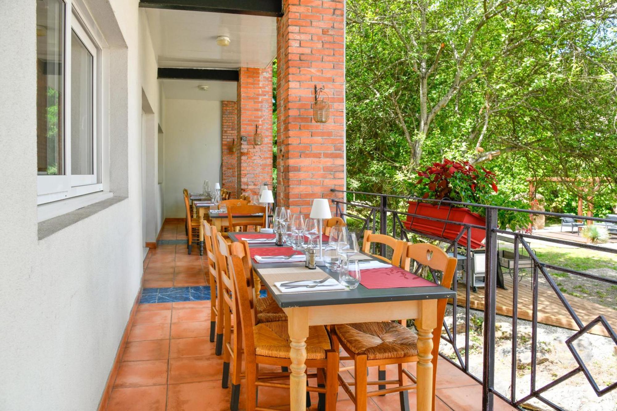 Enjoy Garden Hotel Виерзон Екстериор снимка