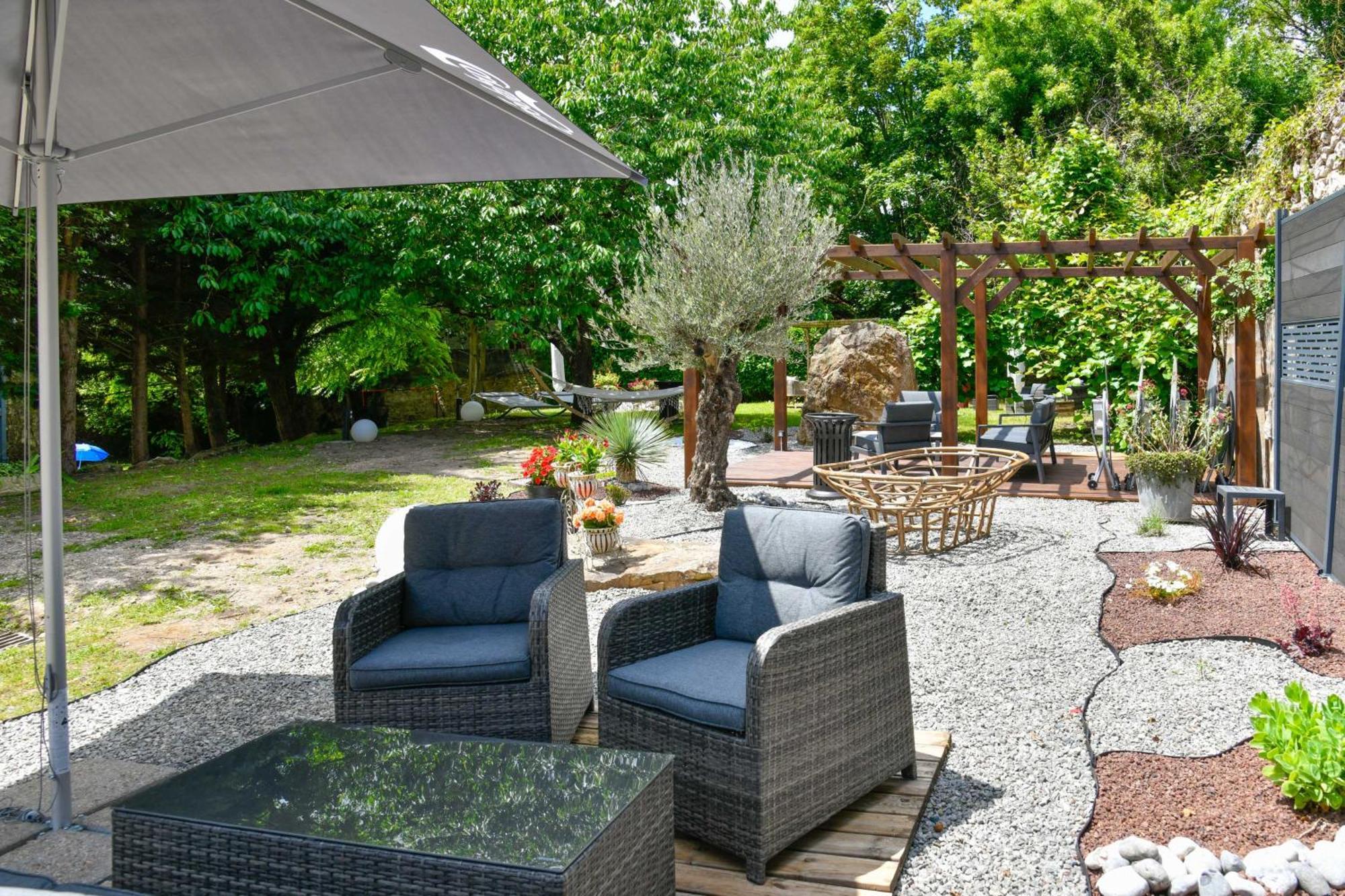 Enjoy Garden Hotel Виерзон Екстериор снимка