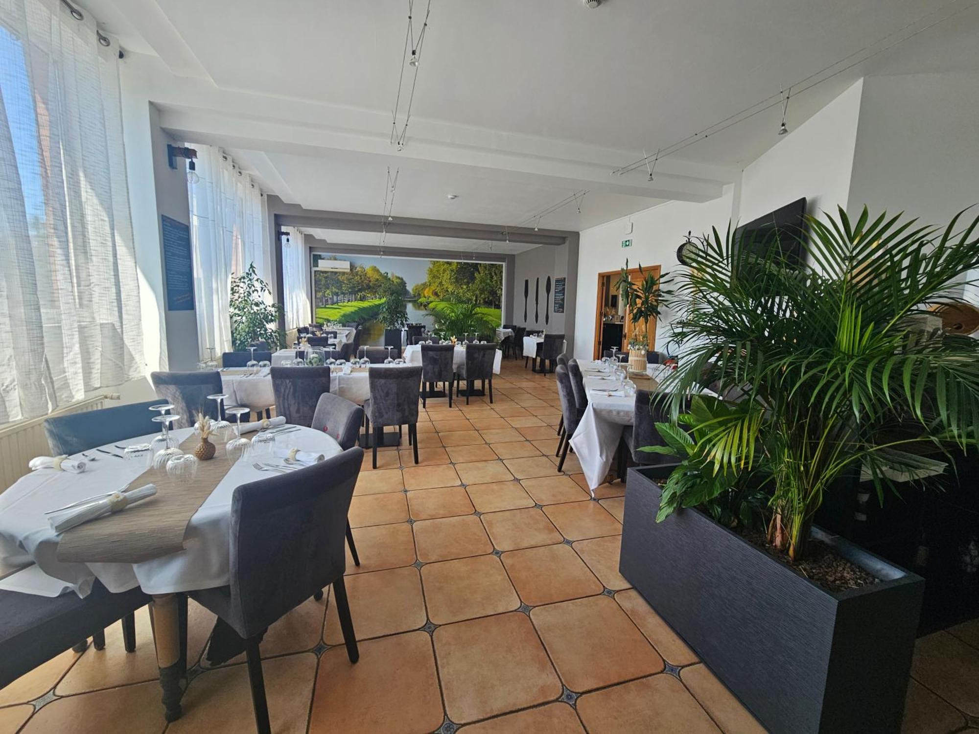 Enjoy Garden Hotel Виерзон Екстериор снимка